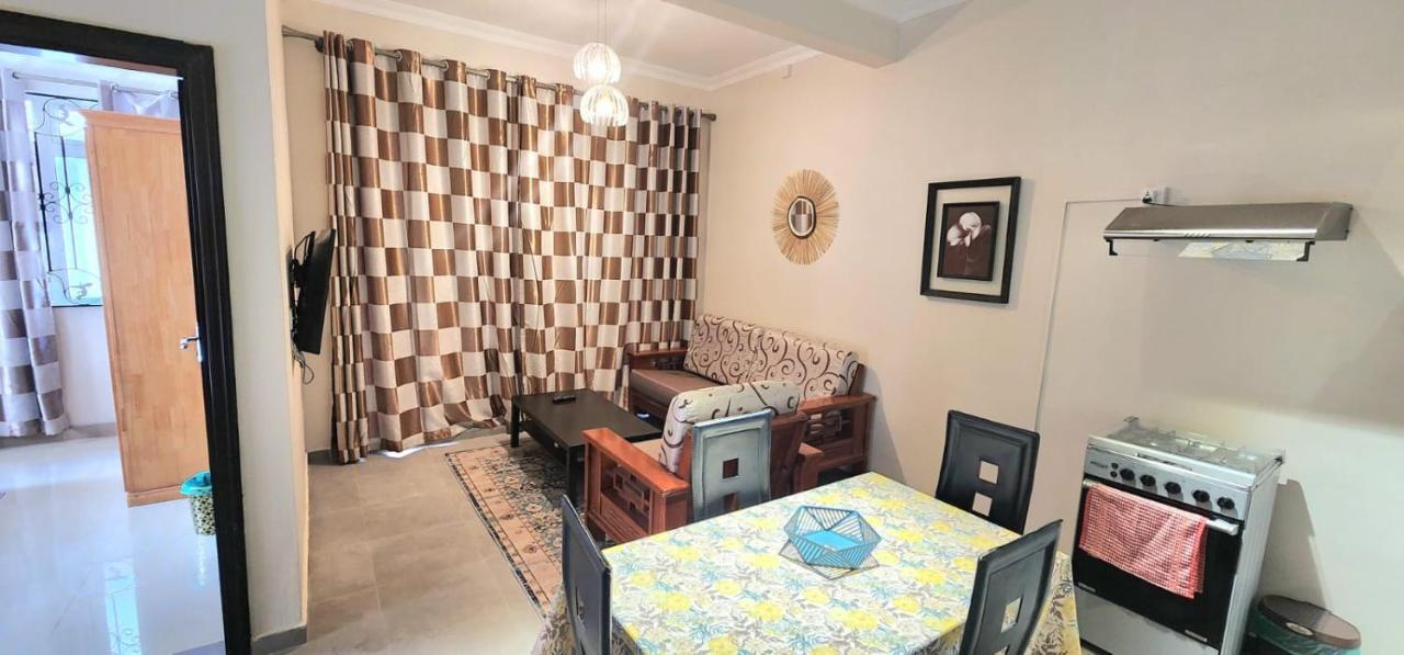 Apartment Number 5, Pebble Bay Appartments *